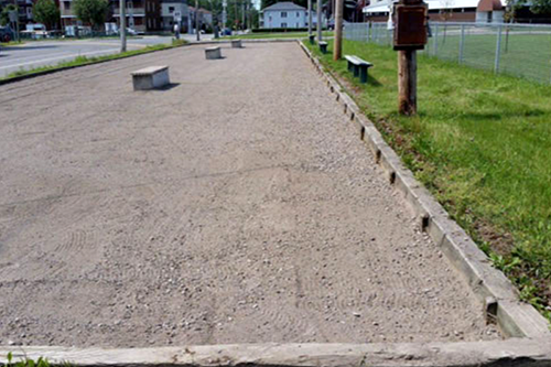 Terrain de pétanque après le désherbage du sable