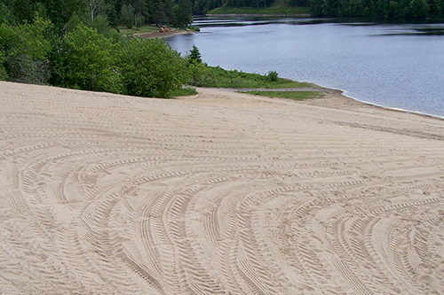 Plage après le tamisage du sable